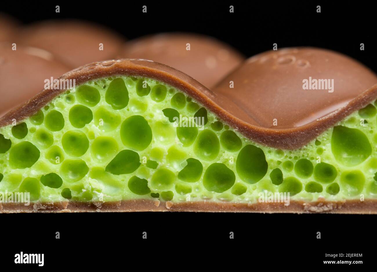 Ein Nestle entzückende Peppermint Aero Bar gekauft aus einem Supermarkt in Großbritannien zeigt Nahaufnahme von Blasen. England GB Stockfoto