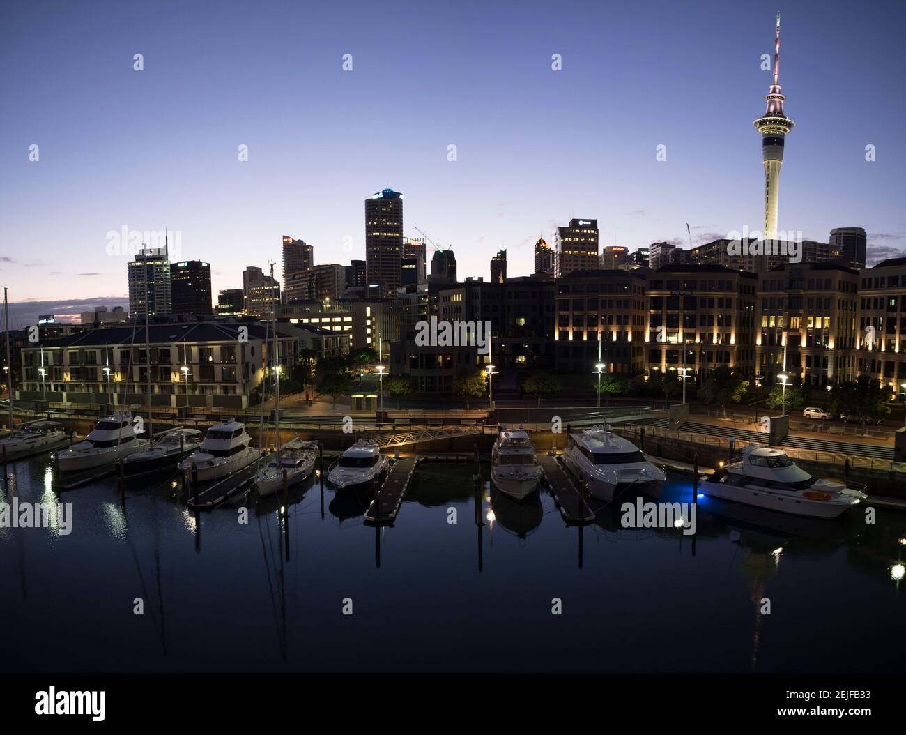 Yachten am frühen Morgen im Viaduct Basin, Auckland, North Island, Neuseeland Stockfoto