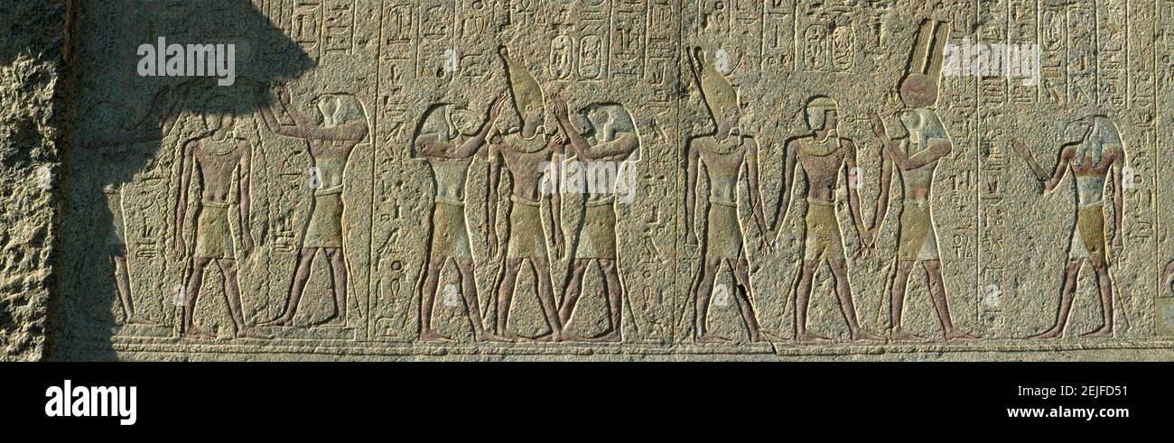 Ägyptische Hieroglyphen an der Wand, Tempel des Amun, Luxor, Ägypten Stockfoto