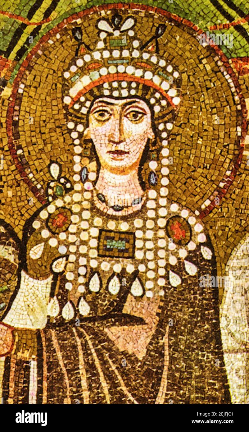 KAISERIN THEODORA (c 500-548) Ehefrau von Kaiser Justinian I. in einem zeitgenössischen Mosaik in der Basilika San Vitale, Ravenna, Italien Stockfoto