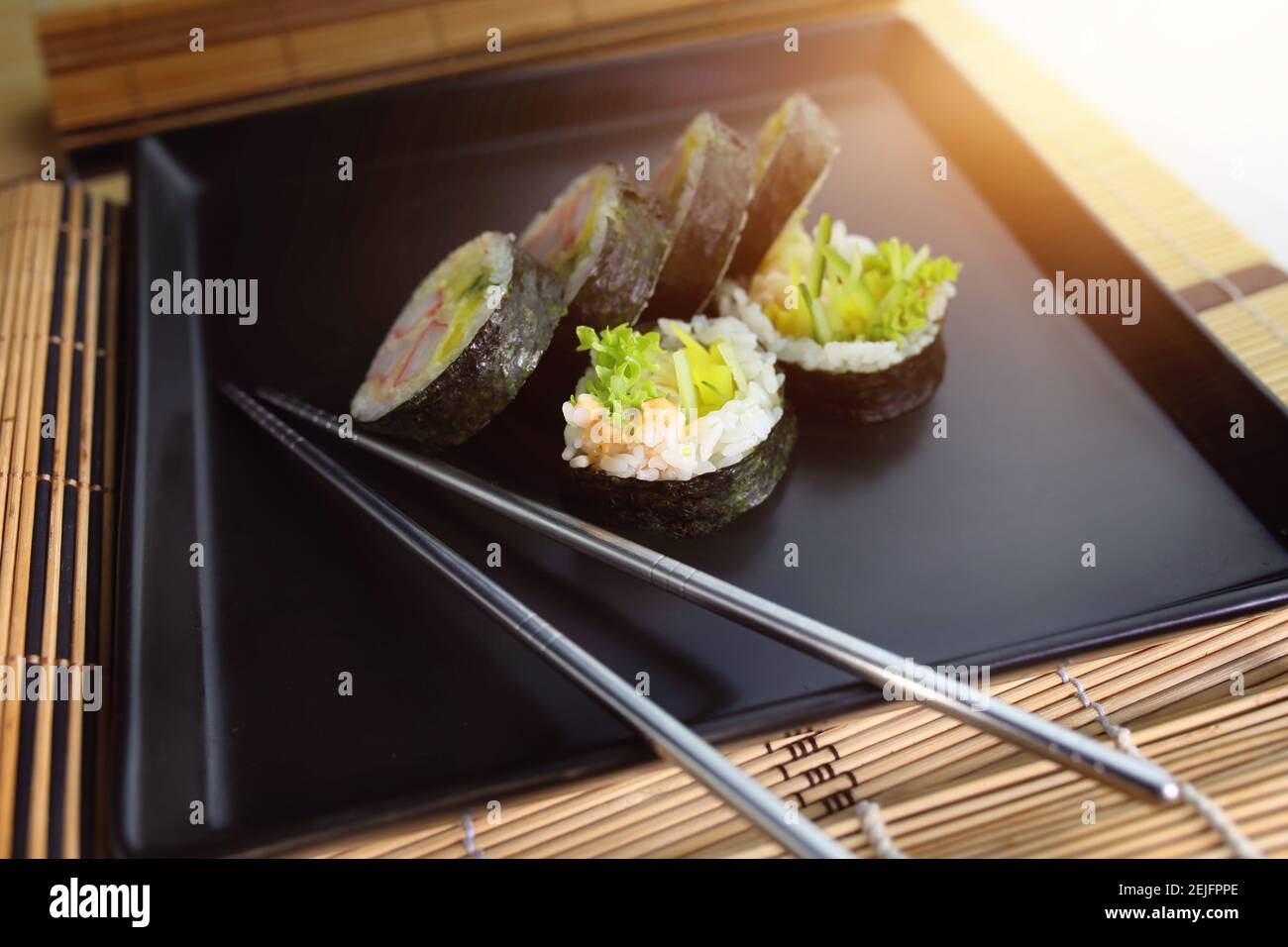 Meeresfrüchte werden als Sushi serviert Stockfoto
