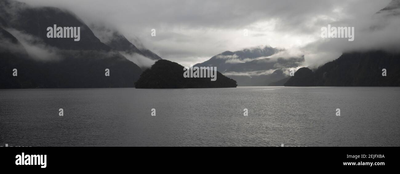 Landschaftlich schöner Blick auf Doubtful Sound, Fiordland National Park, Southland, South Island, Neuseeland Stockfoto
