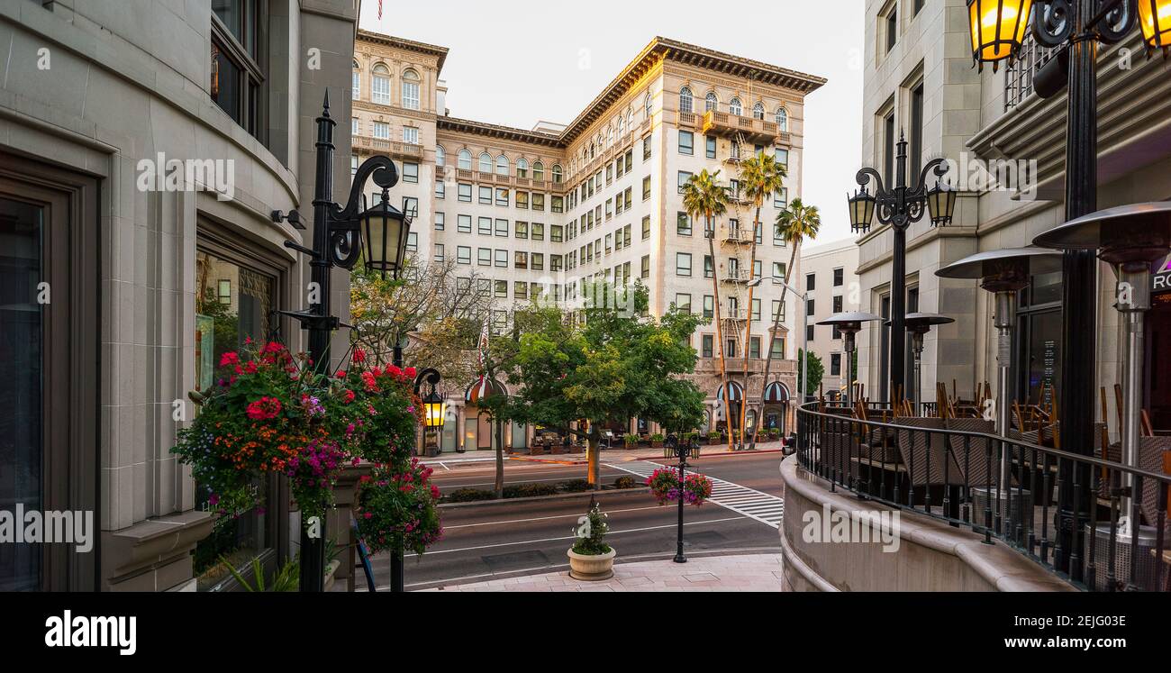 Blick auf Shopping Plaza, Two Rodeo Drive, Rodeo Drive, Wilshire Boulevard, Beverly Hills Business Triangle, Beverly Hills, Los Angeles County, Kalifornien, USA Stockfoto