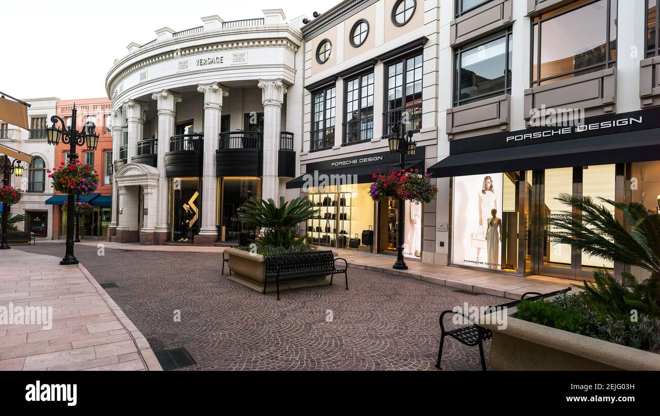 Geschäfte entlang einer Straße, Rodeo Drive, Wilshire Boulevard, Beverly Hills Business Triangle, Beverly Hills, Los Angeles County, Kalifornien, USA Stockfoto