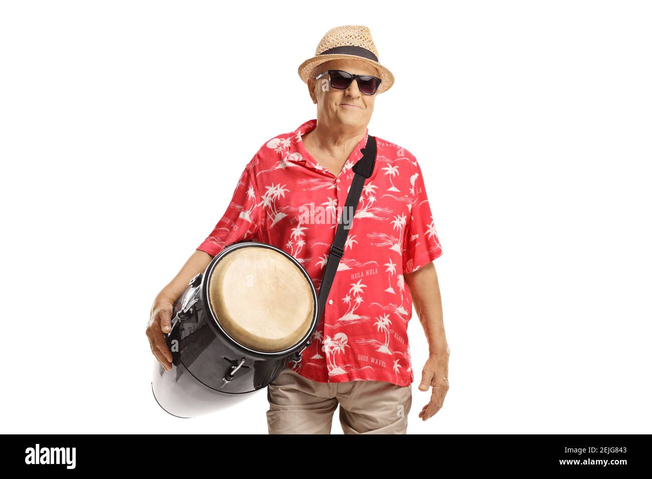 Älterer Mann mit einer Conga-Trommel isoliert auf weißem Hintergrund Stockfoto