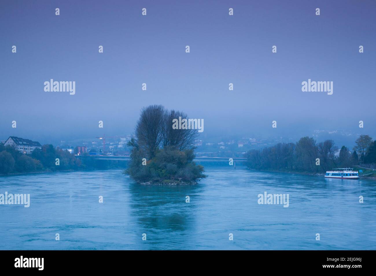 Rhein bei Sonnenaufgang, Bad Sackingen, Schwarzwald, Baden-Württemberg, Deutschland Stockfoto