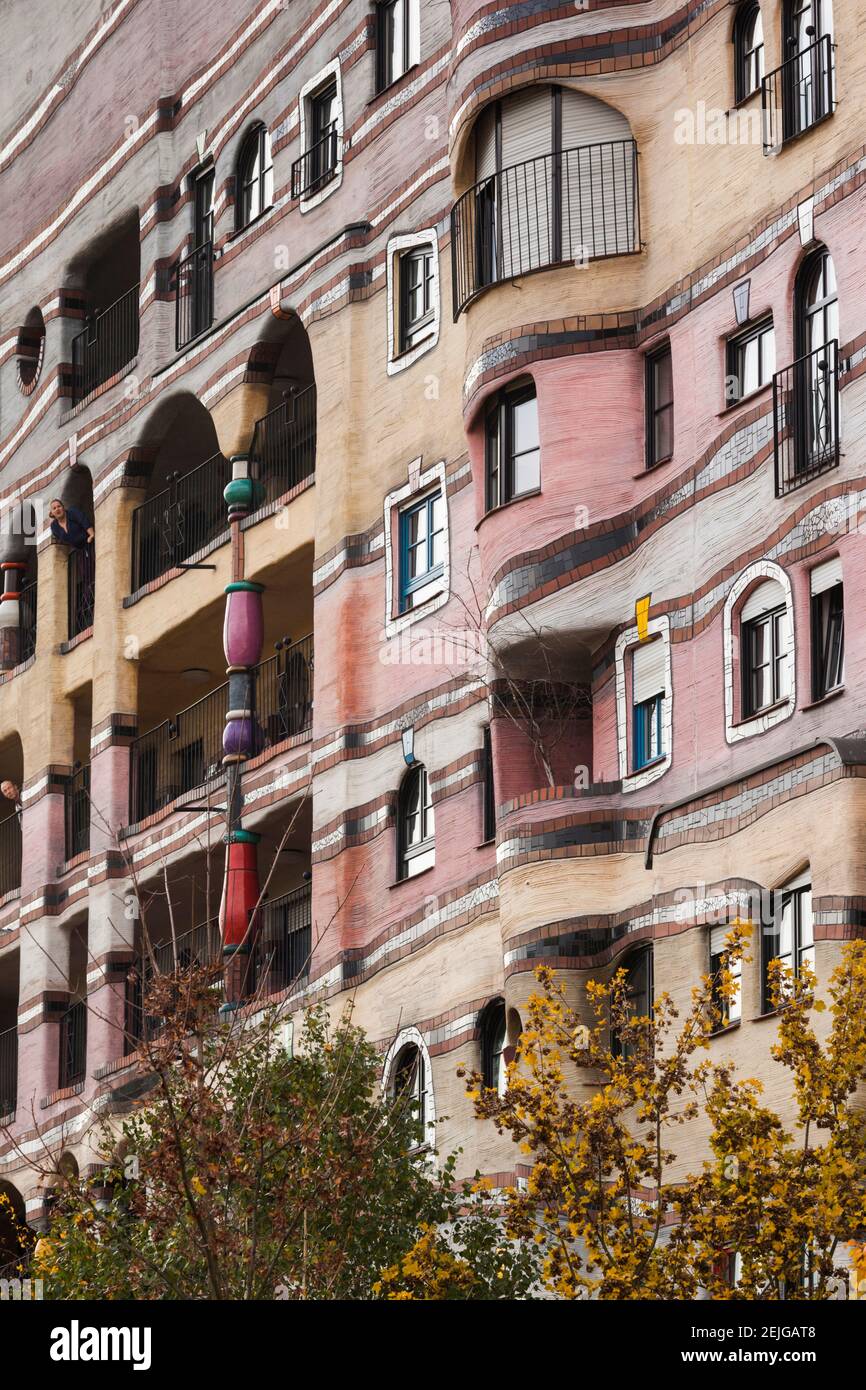 Waldspirale Wohngebäudekomplex nach dem Entwurf des österreichischen Künstlers Friedensreich Hundertwasser, Darmstadt, Hessen, Deutschland Stockfoto