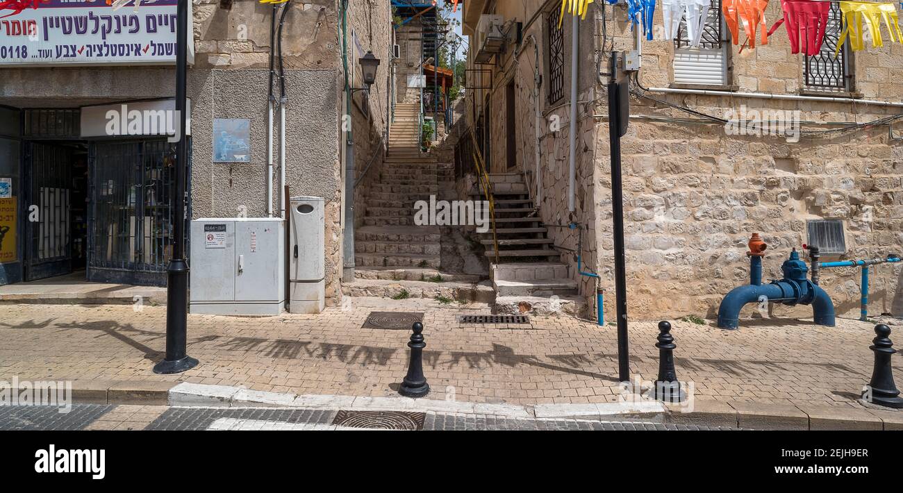 Poller auf Fußweg an der Jerusalem Street, Safed (Zfat), Galiläa, Israel Stockfoto