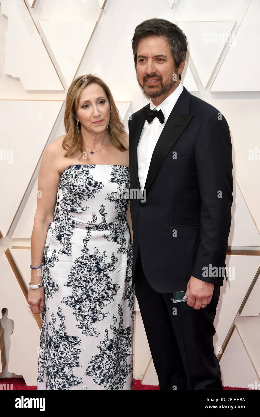 Anna Romano und Ray Romano spazieren auf dem roten Teppich bei den 92. Annual Academy Awards im Dolby Theatre in Hollywood, Kalifornien am 9. Februar 2020. (Foto von Sthanlee B. Mirador/Sipa USA) Stockfoto