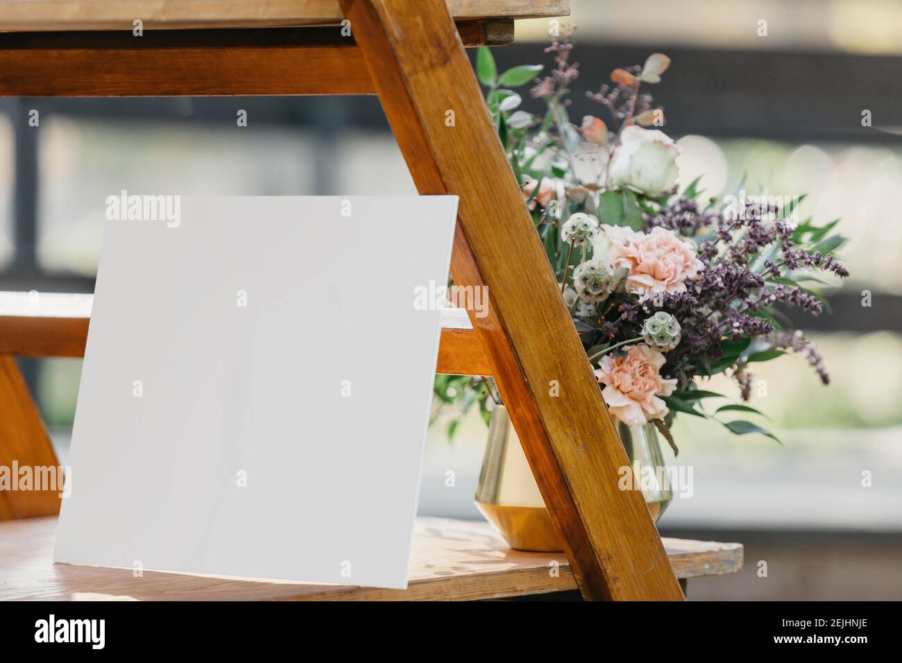 Boho Hochzeitszone für Gäste, Mockup leere Karte, für Begrüßung, Einladung Vorlage mit Blumen Stockfoto