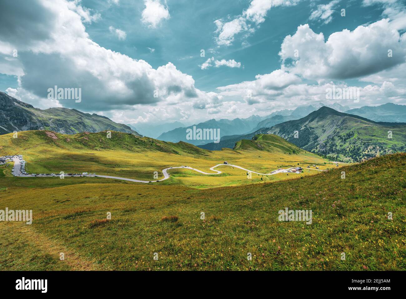 The pass road from Pocol near Cortina to Selva di Cadore.  Giau Pass, Italy. Stockfoto