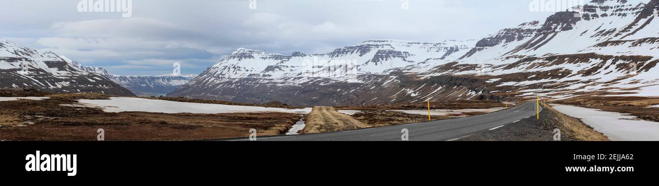 Panoramablick auf die Straße nach Seydisfjordur, Island Stockfoto