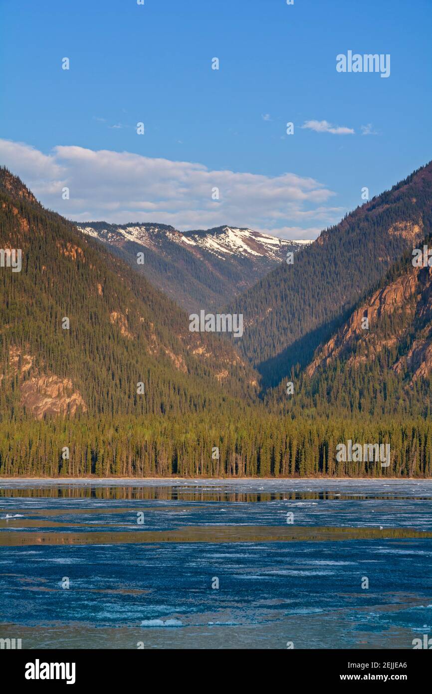 Kanada, British Columbia, Muncho Lake, Frühlingseisschmelze Stockfoto