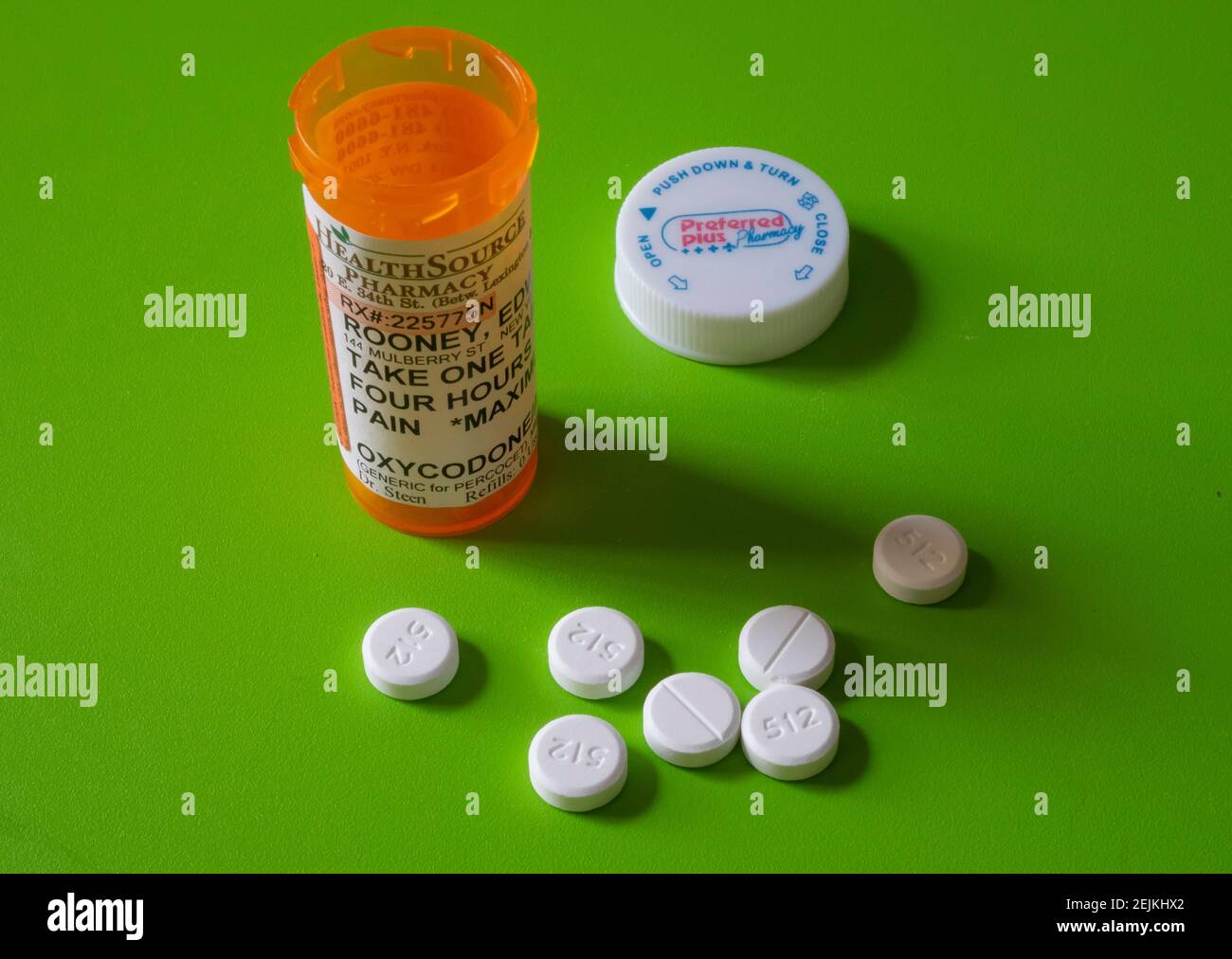 Oxycodon Pillen und ein Kunststoff-Verschreibungsbehälter Stockfoto