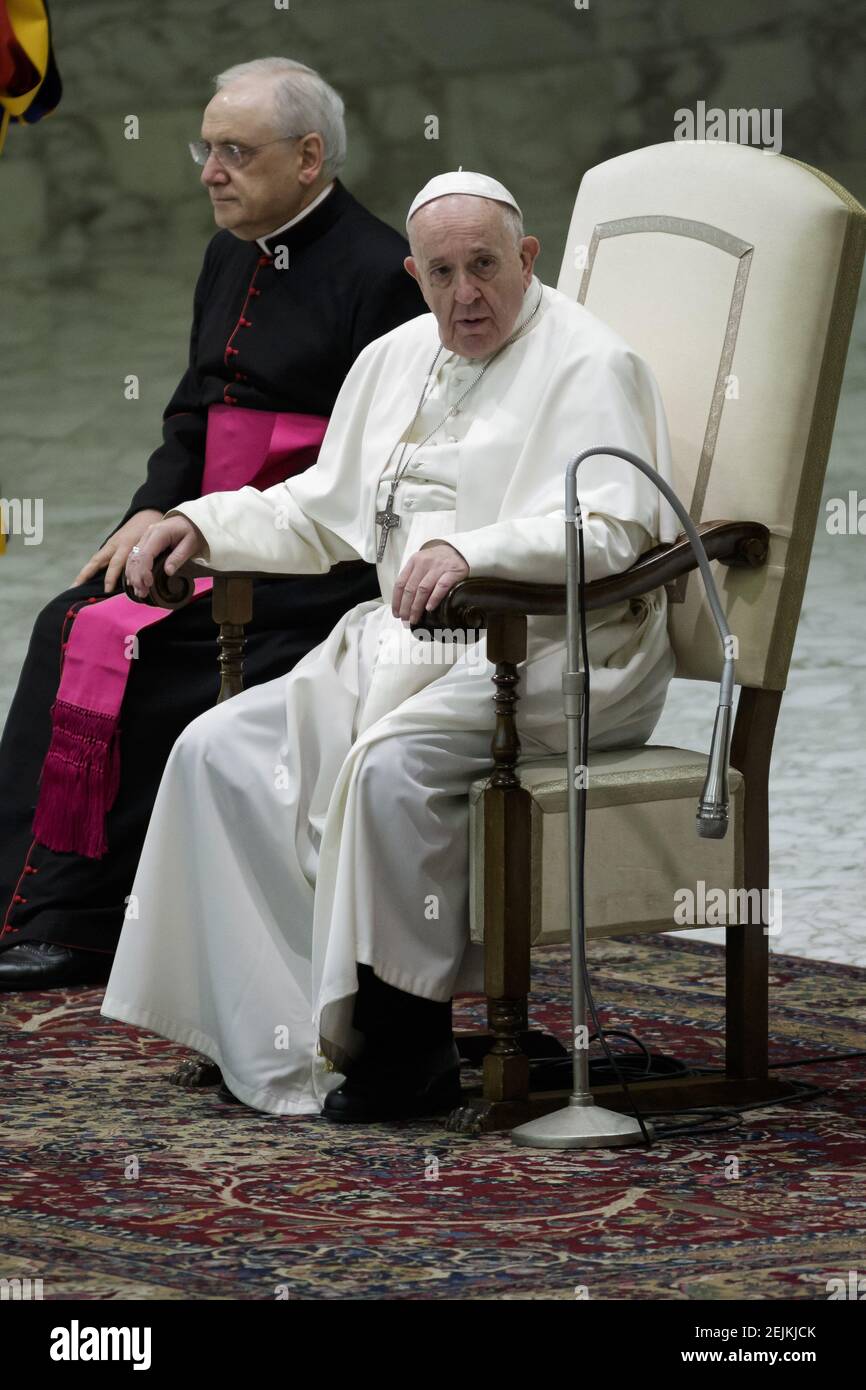 Papst Franziskus nimmt an der wöchentlichen Generalaudienz in der Aula Paul VI. Teil. (Foto von Giuseppe Ciccia / SOPA Images/Sipa USA) Stockfoto