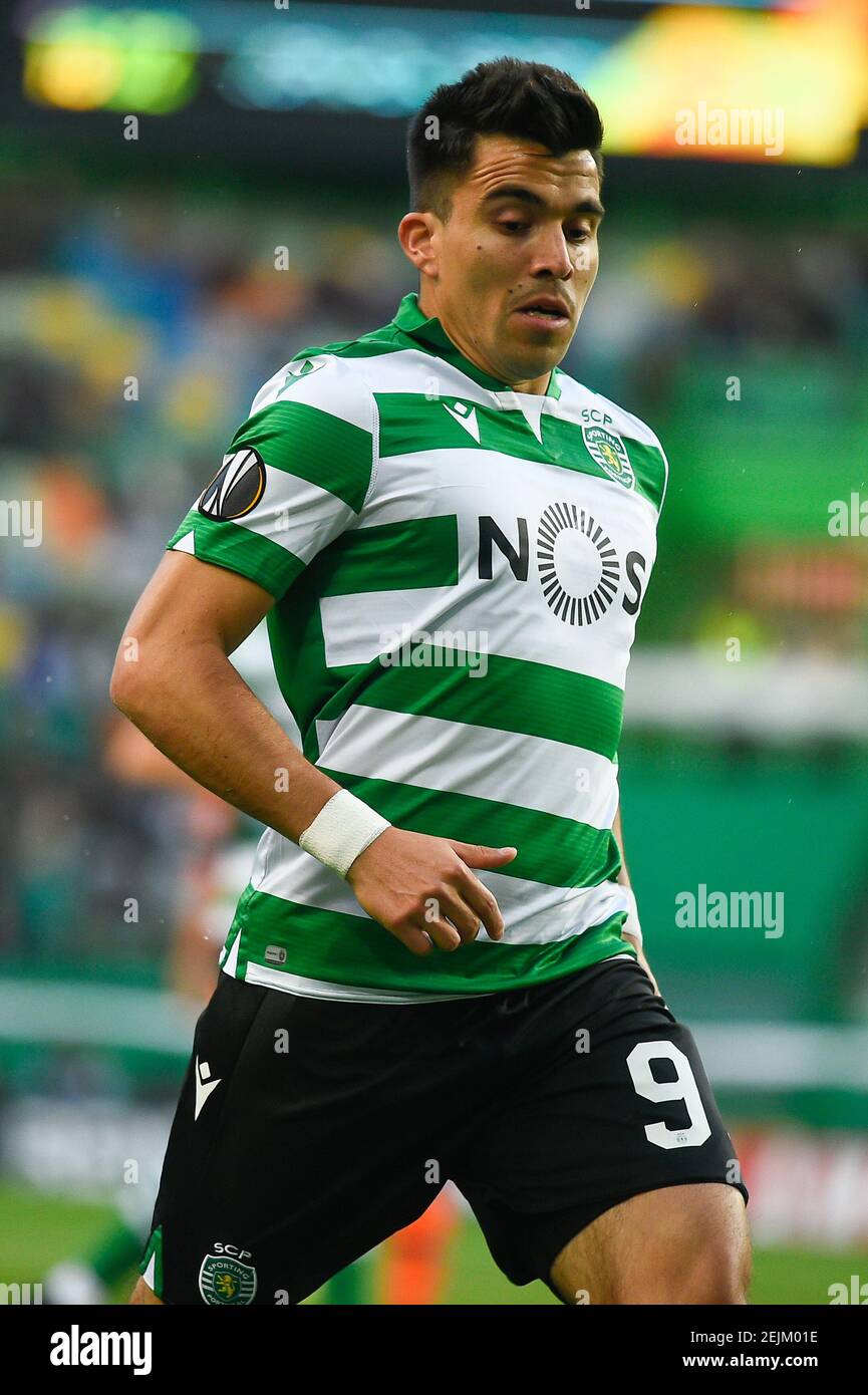 Marcos Acuna von Sporting in Aktion gesehen während der UEFA Europa League 1st Etappe der Runde der 32 Spiel zwischen Sporting CP und Istanbul Basaksehir im Jose Alvalade Stadion in Lissabon. (Endnote; Sporting CP 3:1 Istanbul Basaksehir) (Foto von Bruno de Carvalho / SOPA Images/Sipa USA) Stockfoto