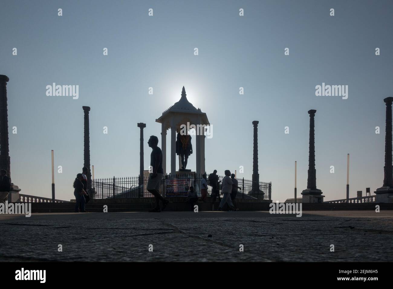 Silhouette der Mahatma Gandhi Statue in Pondicherry, Tamil Nadu, Indien Stockfoto