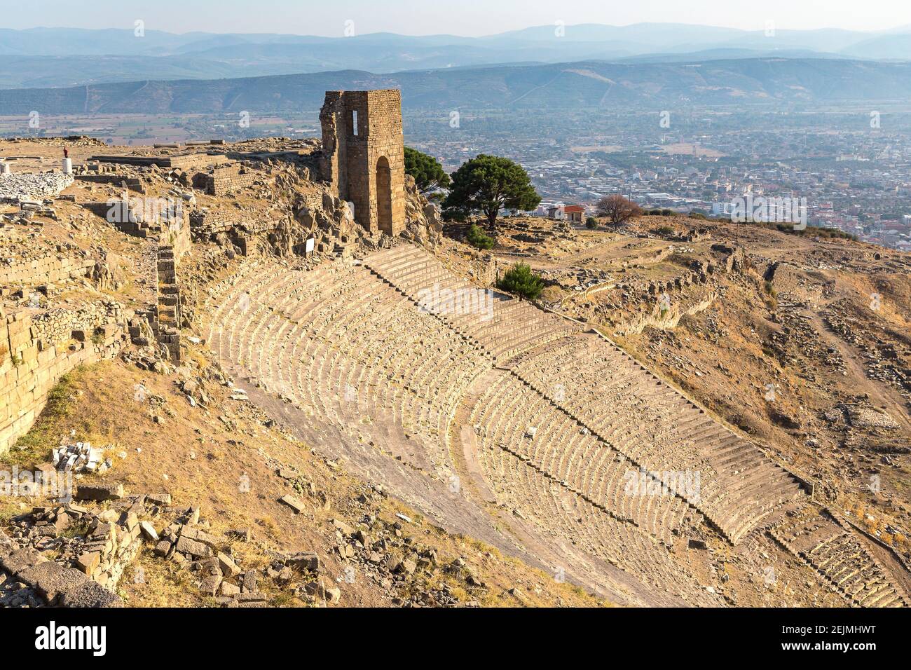 Das hellenistische Theater in Pergamon, Bergama, Türkei an einem schönen Sommertag Stockfoto