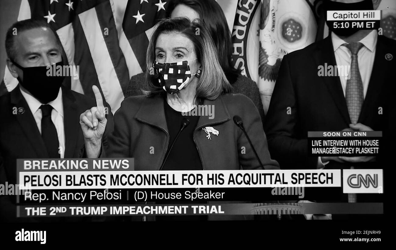 House-Sprecherin Nancy Pelosi spricht zu Nachrichtenreportern, nachdem der US-Senat gewählt hatte, um den ehemaligen Präsidenten Donald Trump vom 6. Januar Capitol Riot freizusprechen. Stockfoto
