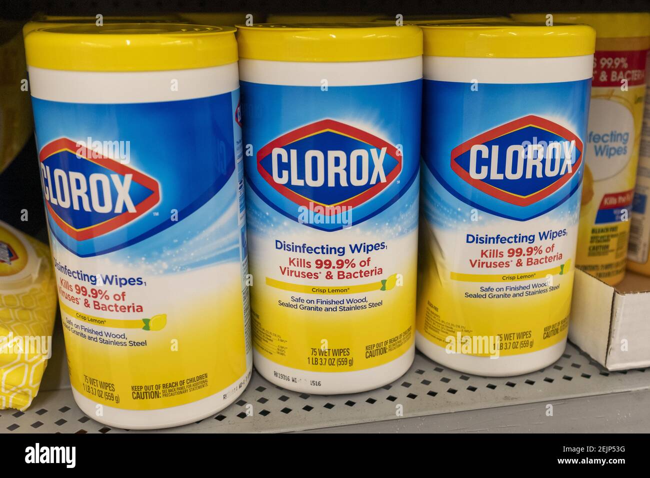 Clorox Desinfektionsprodukte und Reinigungstücher werden am 27. Februar  2020 in einem Geschäft in Mountain View, Kalifornien, USA, angeboten. Die  Clorox-Aktien sind in dieser Woche um bis zu 5% gestiegen, da die Anleger