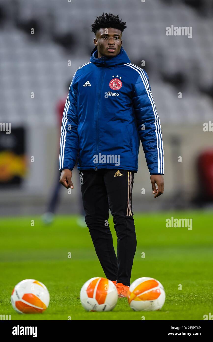 LILLE, FRANKREICH - FEBRUAR 18: Mohammed Kudus von Ajax vor dem UEFA Europa League Spiel zwischen Lille OSC und Ajax im Stade Pierre Mauroy am Februar Stockfoto