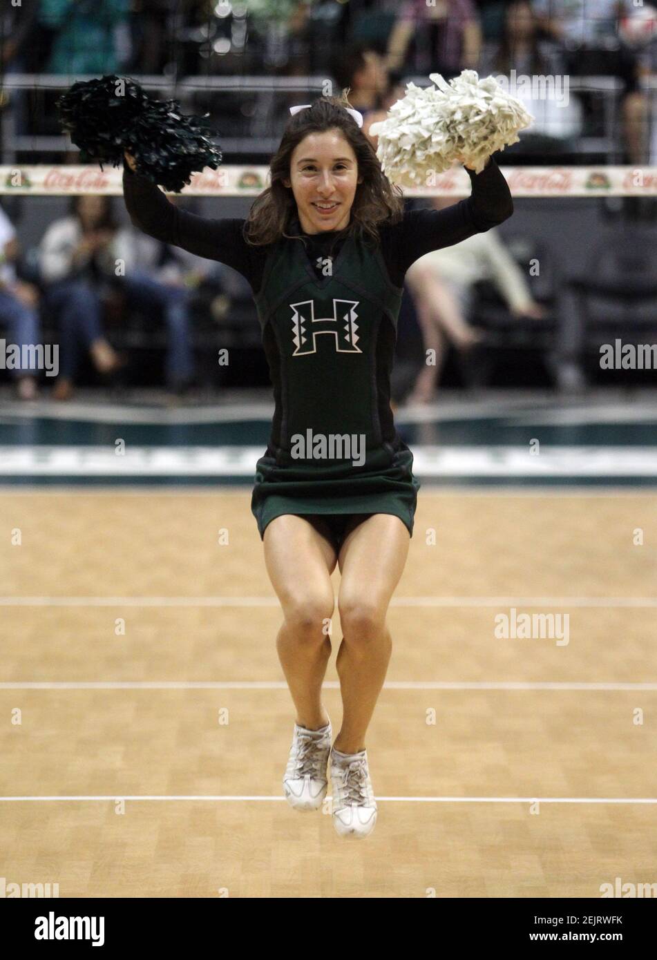 5. März 2020 - Hawaii Cheerleaders treten während eines Spiels zwischen den BYU Cougars und den Hawaii Rainbow Warriors im Les Murakami Stadium in Honolulu auf, HI - Michael Sullivan/(Photo by Michael Sullivan/CSM/Sipa USA) Stockfoto