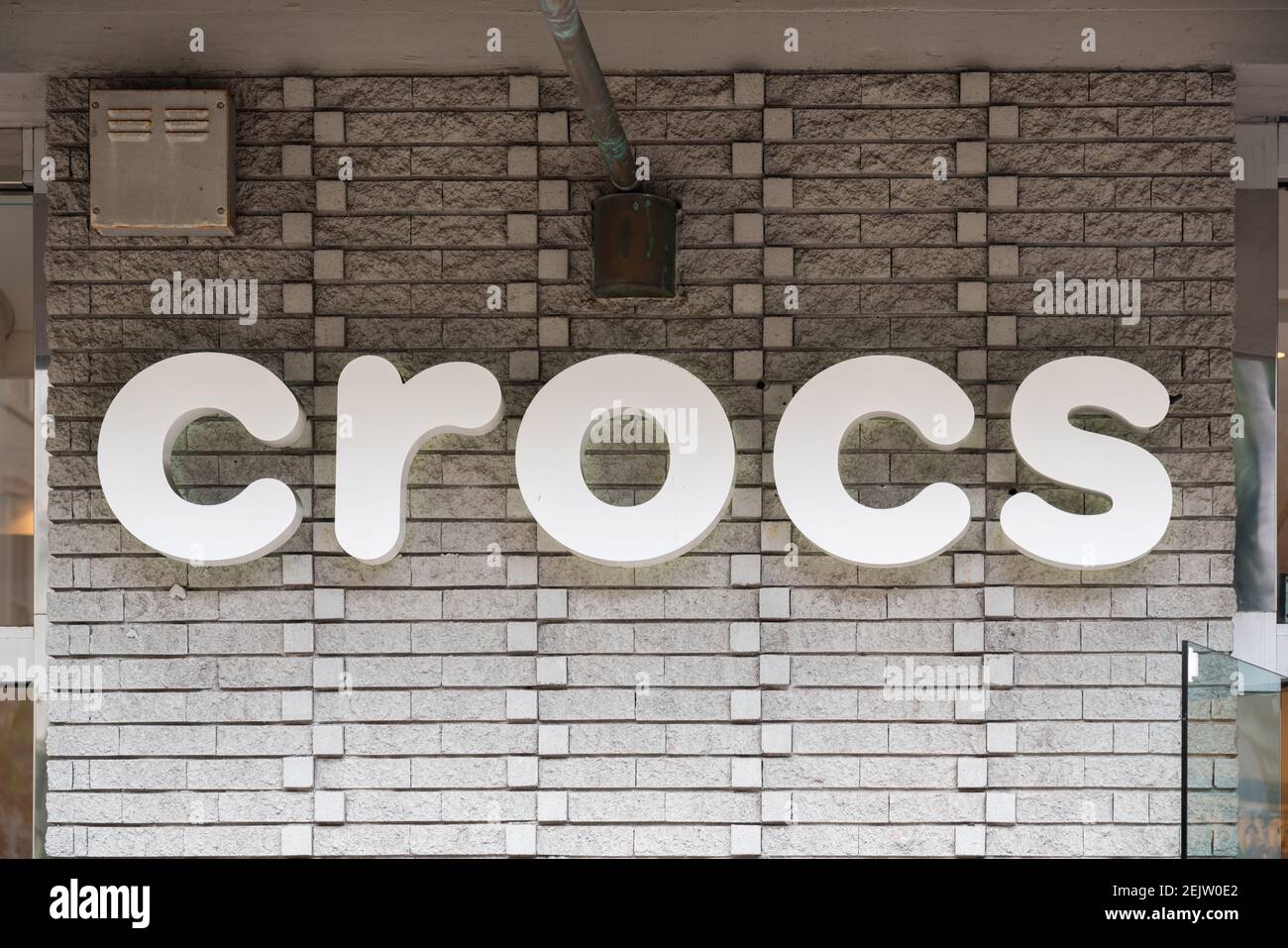 Eine Ansicht der amerikanischen Schaumstoff Clog Schuhe Firma Crocs Logo.  (Foto von Alex Tai / SOPA Images/Sipa USA Stockfotografie - Alamy