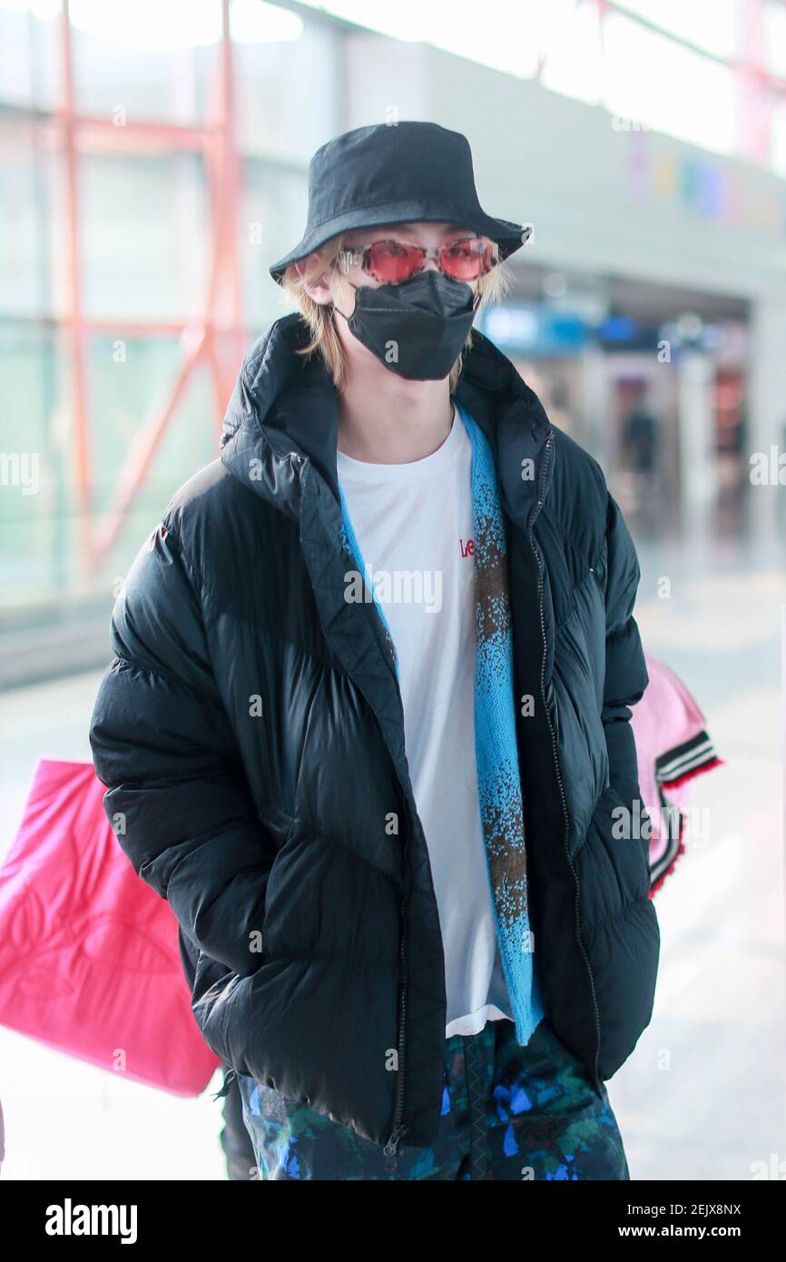 Der chinesische Sänger, Tänzer und Rapper Huang Minghao kommt vor dem ...