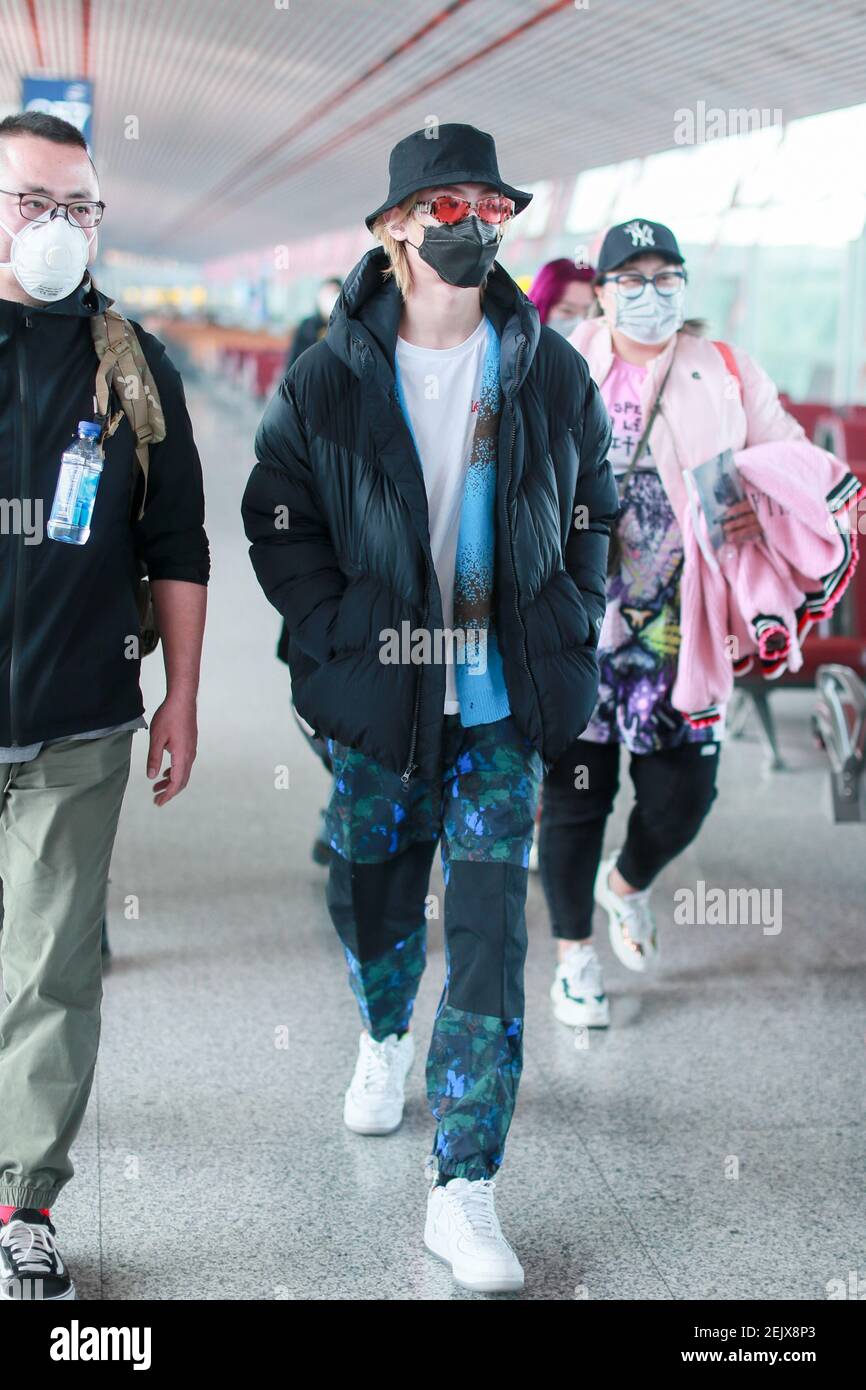 Der chinesische Sänger, Tänzer und Rapper Huang Minghao kommt vor dem ...