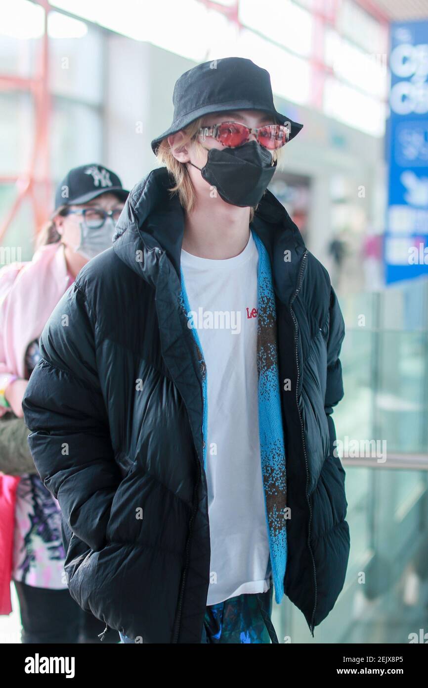 Der chinesische Sänger, Tänzer und Rapper Huang Minghao kommt vor dem ...