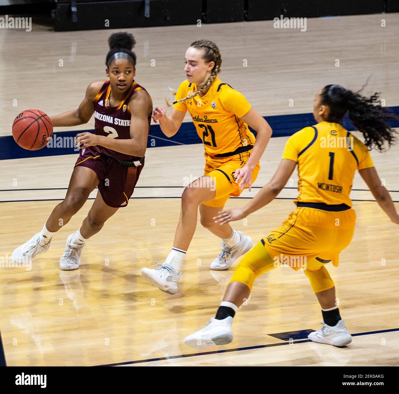 Berkeley, CA, USA, 21st. Februar 2021. A. Arizona State Guard Jaddan Simmons (2) fährt zum Korb während des NCAA Frauen Basketball Spiels zwischen Arizona State Sun Devils und den California Golden Bears 55-67 verloren im Hass Pavilion Berkeley Calif. Thurman James/CSM/Alamy Live News Stockfoto