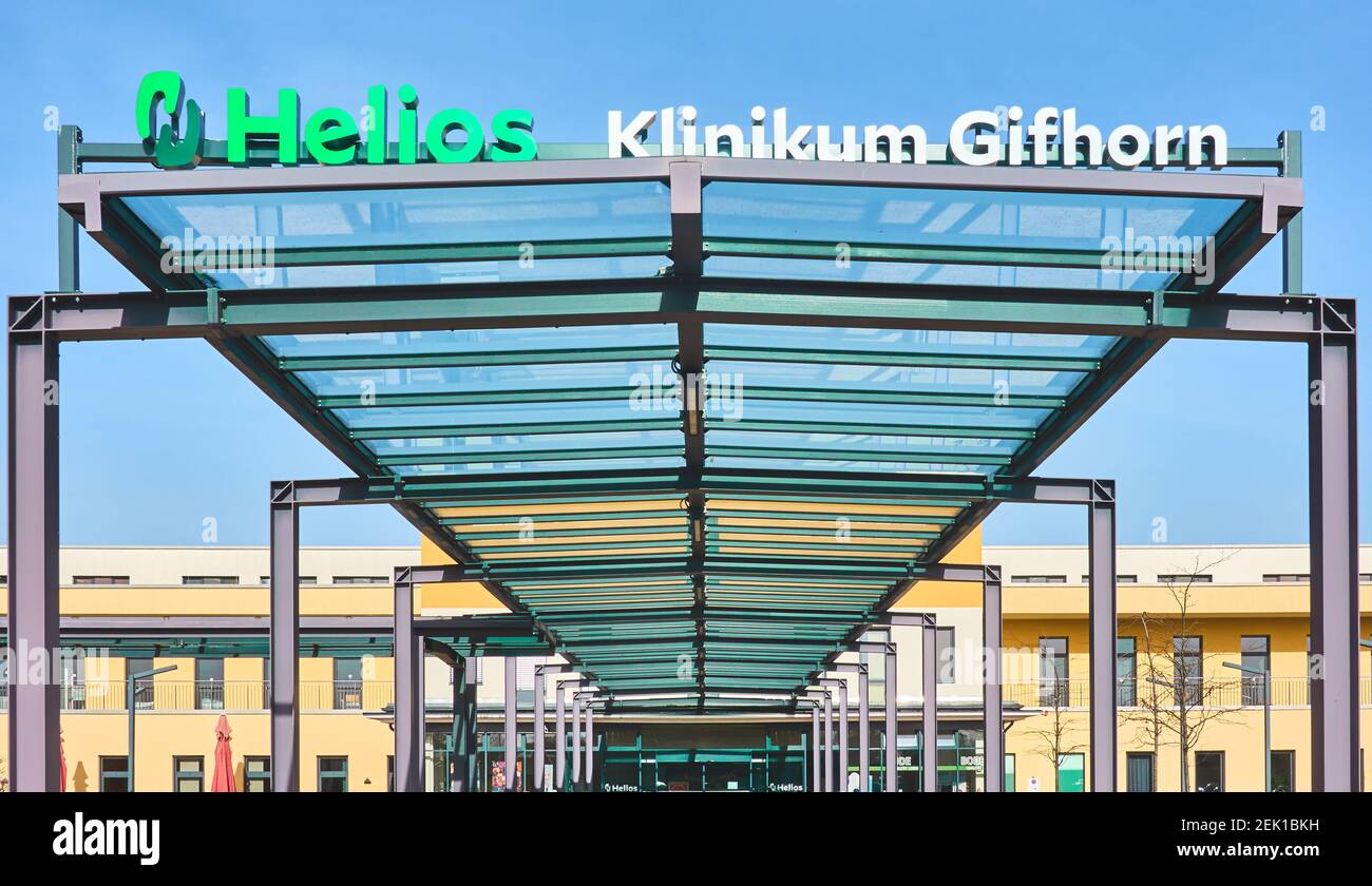 Überdachtes Eingangsportal der Helios Kliniken Gruppe in Gifhorn, 20. Februar 2021 Stockfoto