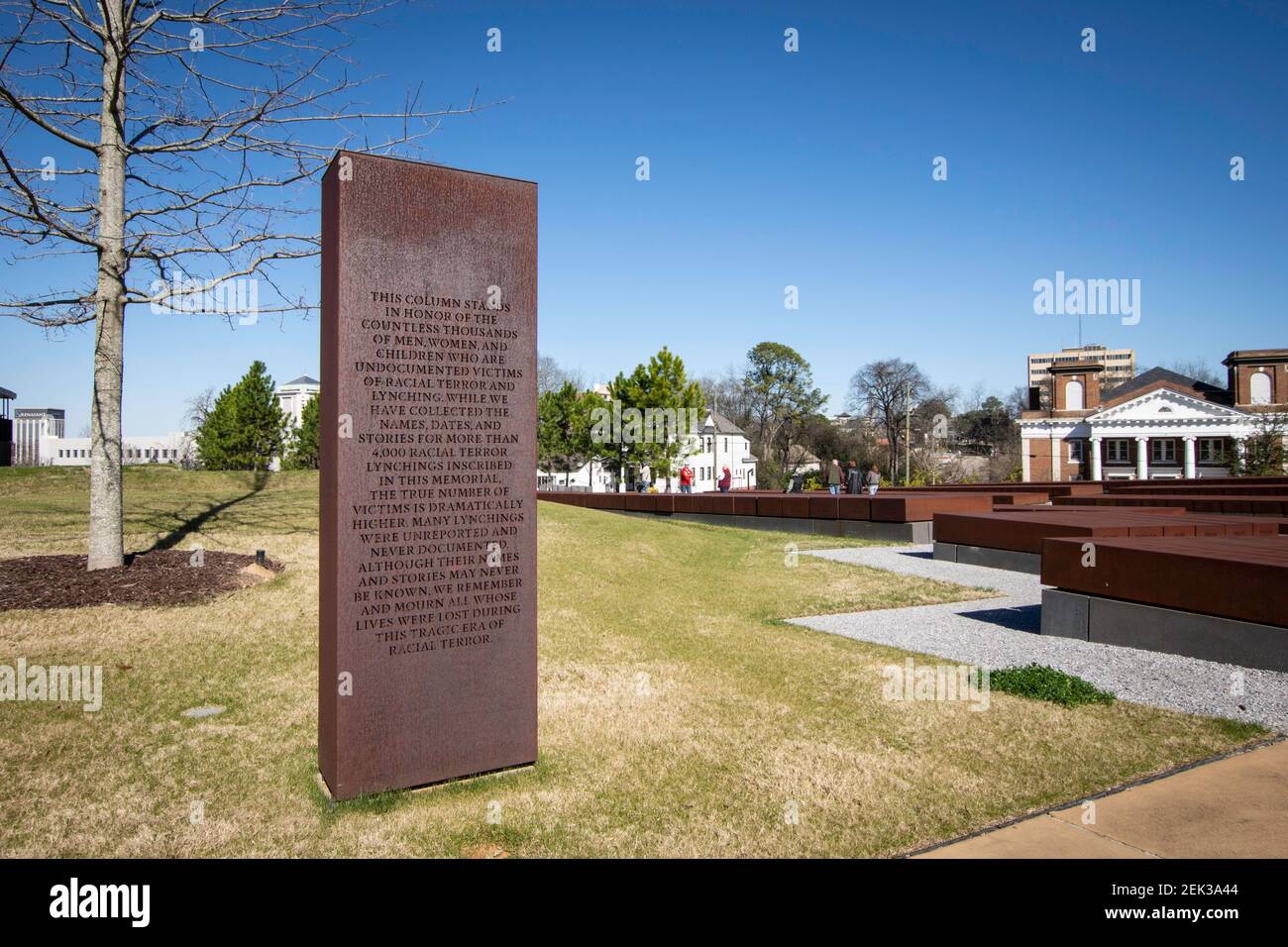 Montgomery, Alabama/USA-Feb 20, 2021: Säule steht im Monument Park am National Memorial for Peace and Justice. Stockfoto