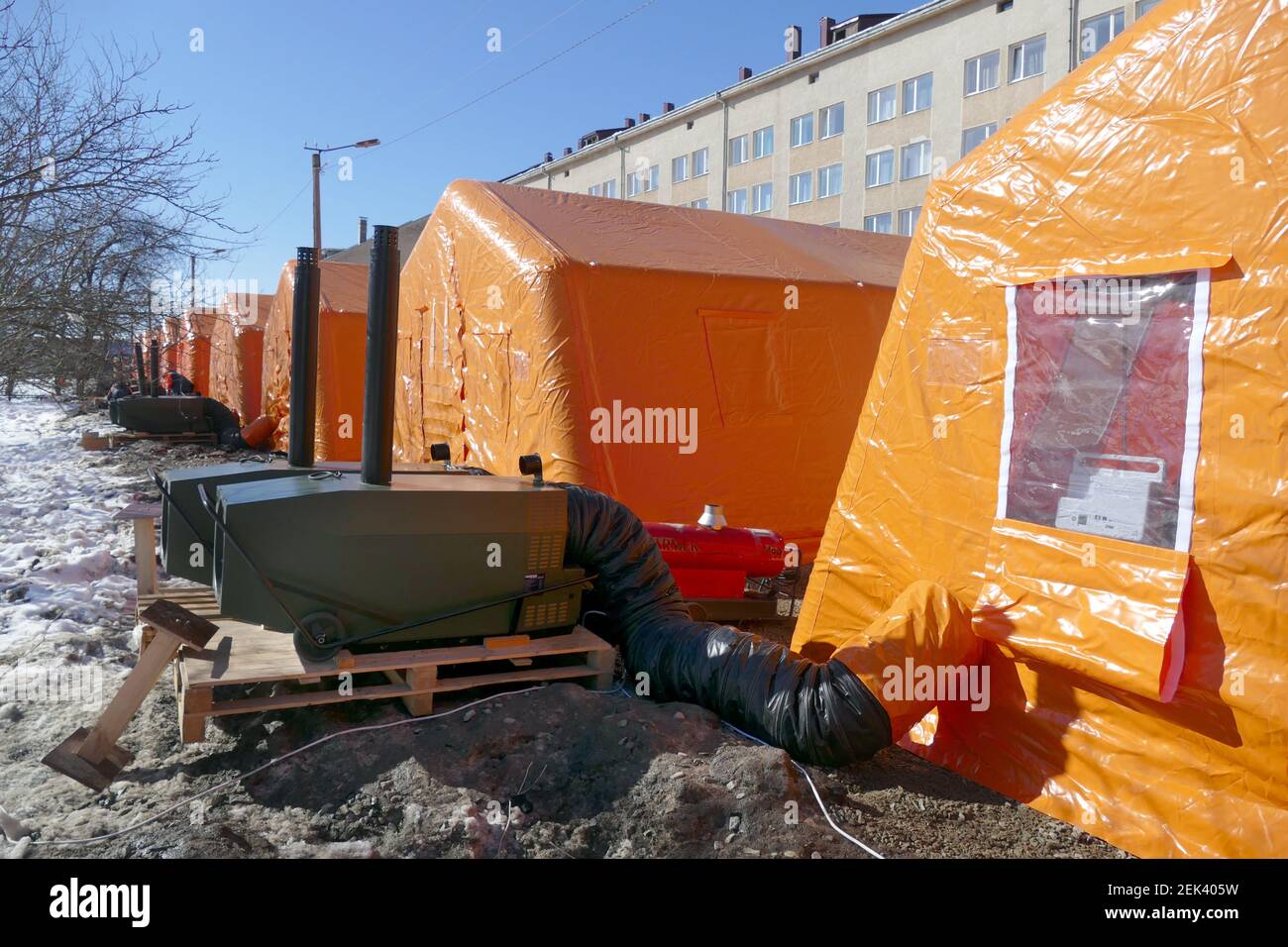 Non Exclusive: BOHORODCHANY, UKRAINE - 22. FEBRUAR 2021 - das mobile Krankenhaus des Krisenreaktionszentrums des Staatlichen Notdienstes wurde se Stockfoto