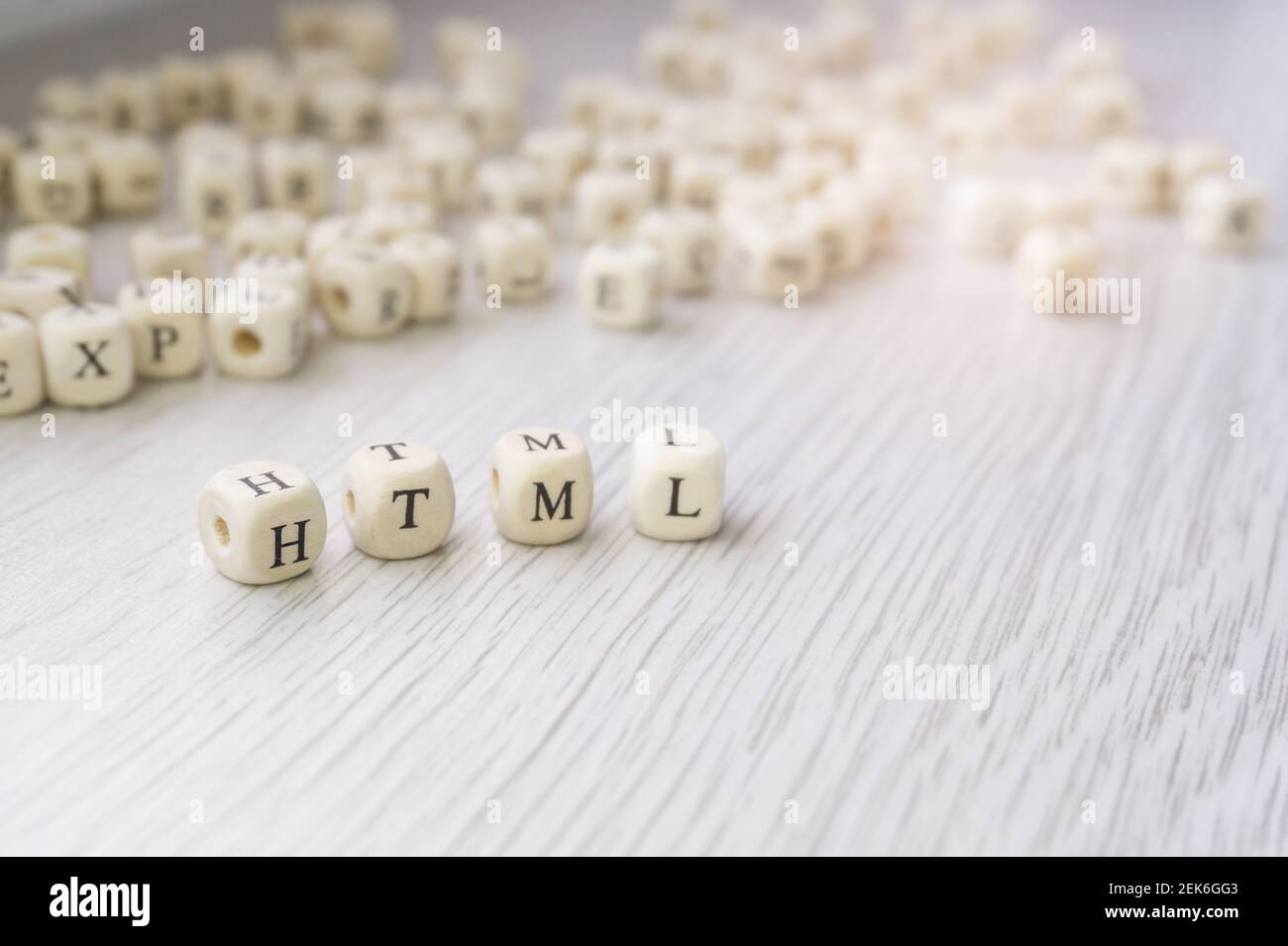 HTML-Wort in Holzwürfeln geschrieben Stockfoto
