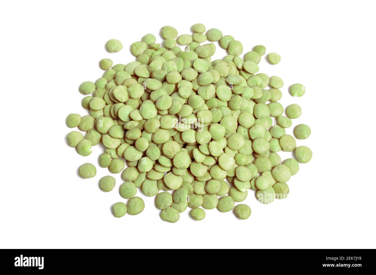 Grüne Linsen Samen oder Lens culinaris oder Lens esculenta. Isoliert auf Weiß Stockfoto