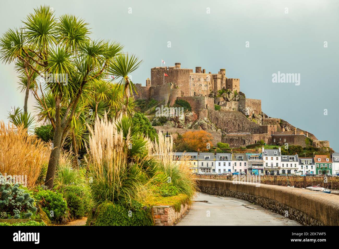 Mount Orgueil Burg über dem Dorf Gorey, Saint Martin, Vogtei von Jersey, Kanalinseln Stockfoto