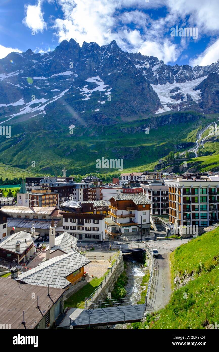 Italien, Valtournenche, Breuil-Cervinia Resort im Frühjahr Stockfoto