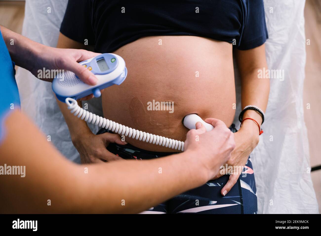 Kann Man Den Herzschlag Vom Baby Im Bauch Spüren www.alamy.de