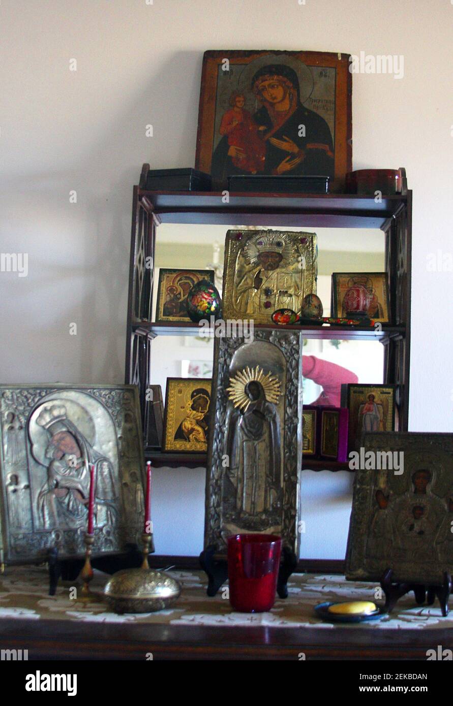 Christlich-orthodoxe Ikonen der Jungfrau Maria in einem Haus Rumänien Stockfoto