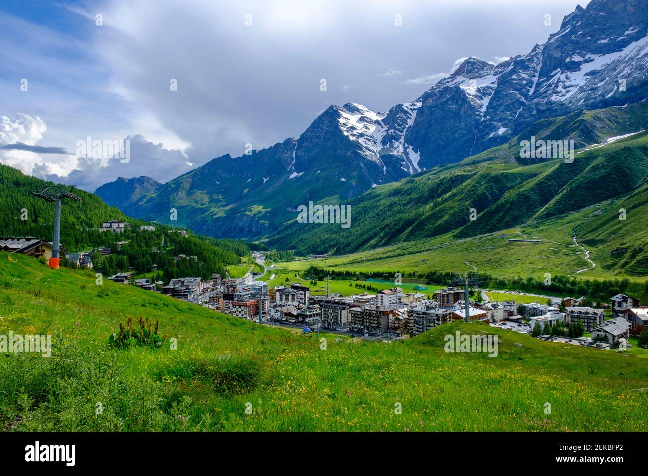 Italien, Valtournenche, Breuil-Cervinia Resort im Frühjahr Stockfoto