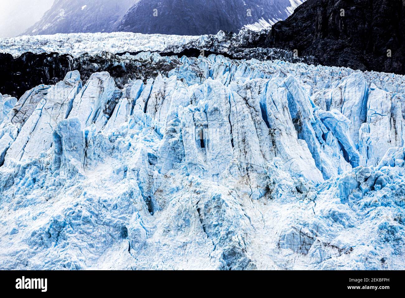 Das gebrochene Gesicht des Margerie Glacier im Tarr Inlet der Glacier Bay, Alaska, USA Stockfoto