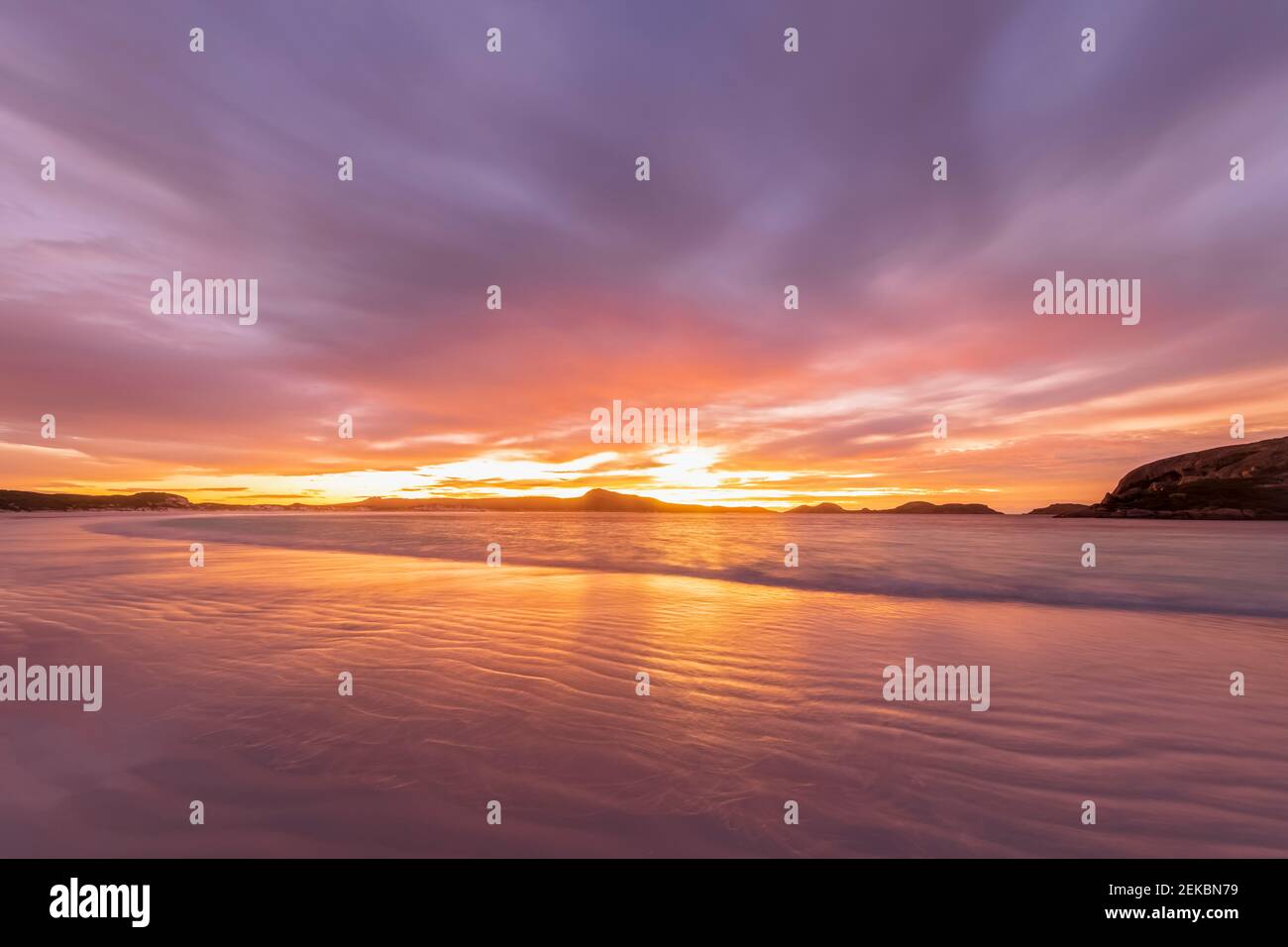 Australien, Ozeanien, Westaustralien, Cape Le Grand National Park, Lucky Bay bei Sonnenaufgang Stockfoto