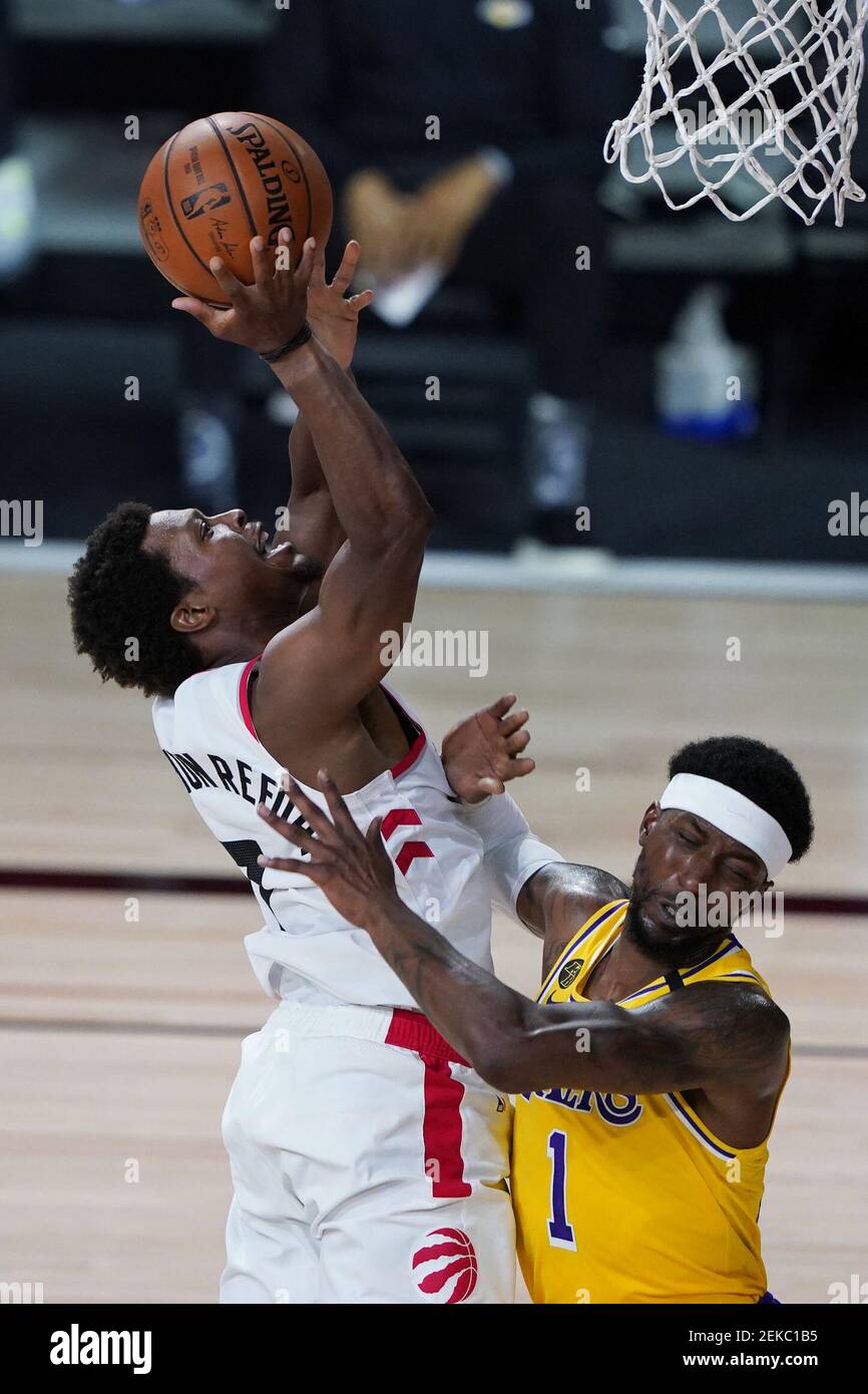 1 Aug 2020 Lake Buena Vista Usa Toronto Raptors Guard Kyle Lowry 7 Schiesst Den Ball Gegen Los Angeles Lakers Guard Kentavious Caldwell Pope 1 Wahrend Der Zweiten Halfte In Der Arena Kredit
