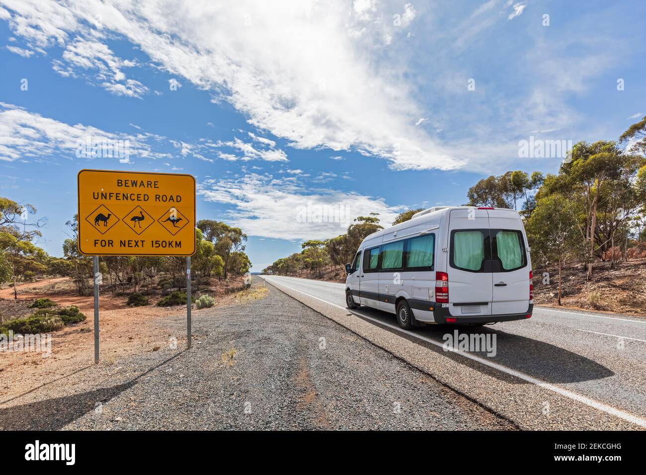Australien, Südaustralien, Nullarbor Plain, Warnschild am Eyre Highway Stockfoto