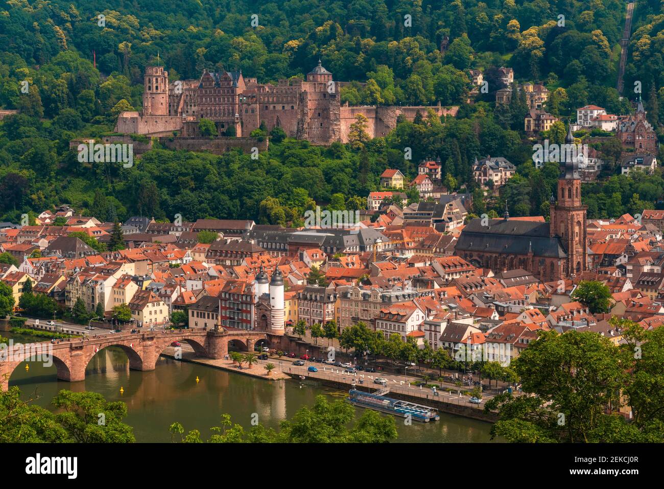 Deutschland, Baden-Württemberg, Heidelberg, Heidelberger Schloss mit Blick auf die Altstadt Stockfoto