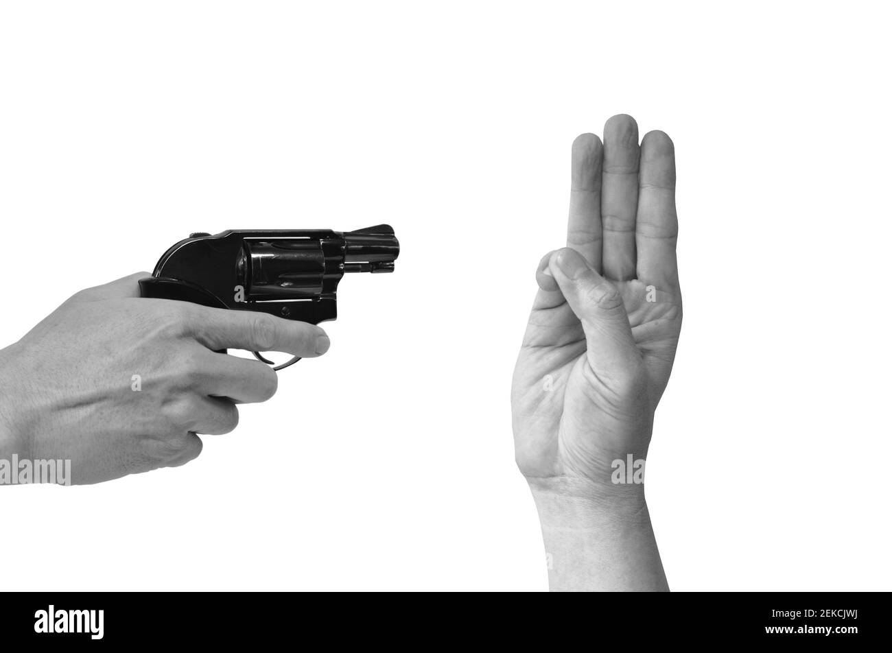 Pistole zeigt auf die Hand mit drei Finger Salut Symbol für Thailändisches Jugendblut und Studenten protestieren vor der Regierung in Thailand auf Weiß Hintergrund Stockfoto