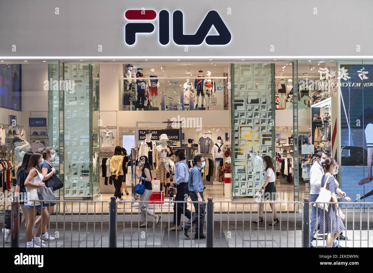 Italienische Sportartikel Marke Fila Geschäft in Hongkong gesehen. (Foto  von Budrul Chukrut / SOPA Images/Sipa USA Stockfotografie - Alamy