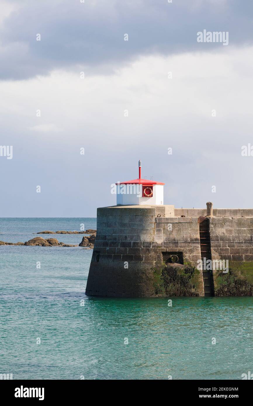 Hafeneingang Barfleur Hafen, Halbinsel Cotentin, Basse-Normandie, Frankreich. Ausgangspunkt von Wilhelm dem Eroberer Stockfoto