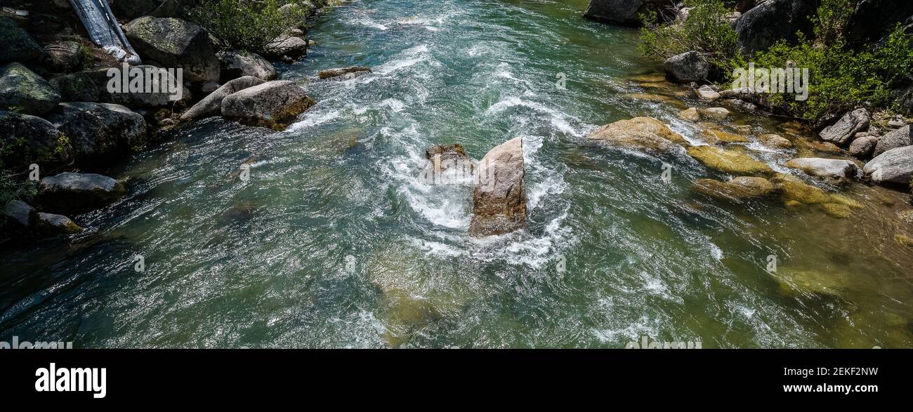 Fließendes Wasser des wilden Flusses, Sonora Pass, Mono County, Kalifornien, USA Stockfoto
